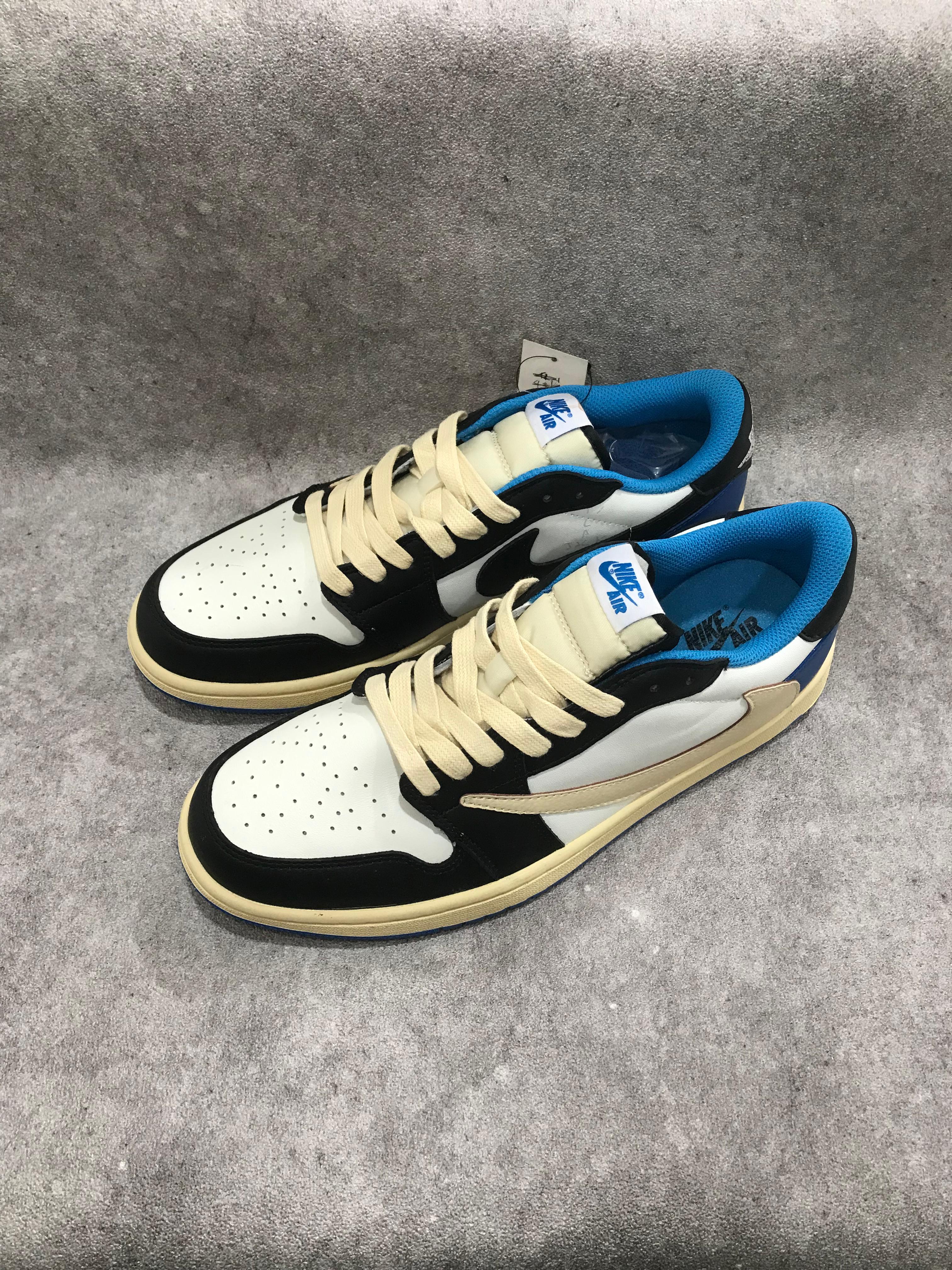 AIR JORDAN LOW TRAVIS SCOTT